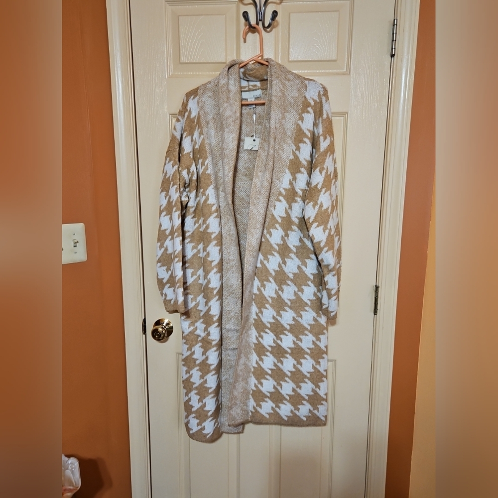 Womens Belle by Kim Gravel Regular Houndstooth Jacquard Cardigan Camel Size M